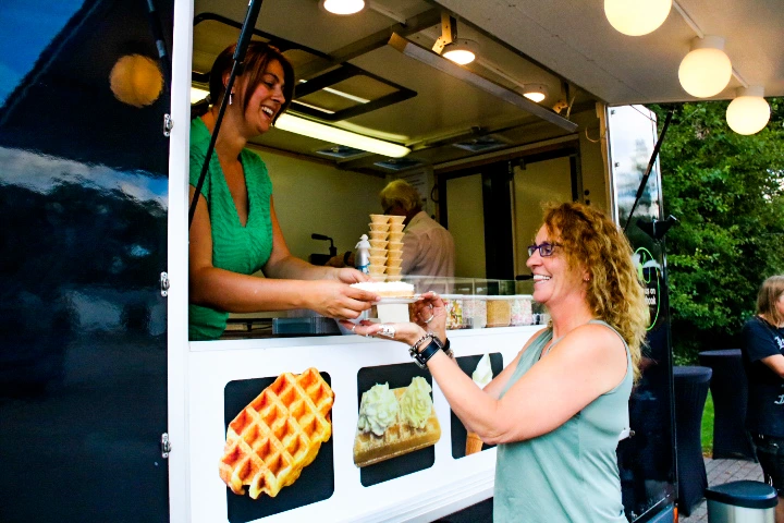 foodtruck met wafels en pannenkoeken voor babyborrel